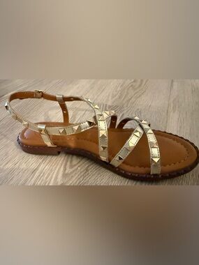 Metallic Leather Strap Stud Sandals Styled After Valentino Garavani NWT  7 1/2